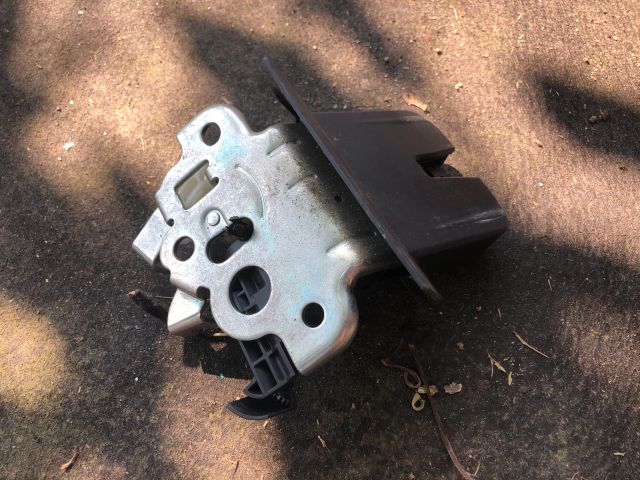 bontott AUDI A3 Csomagtérajtó Zárszerkezet