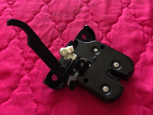 bontott AUDI A3 Csomagtérajtó Zárszerkezet