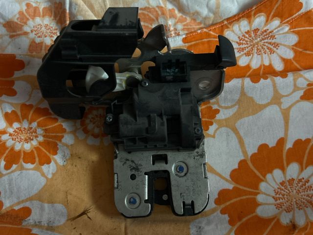 bontott AUDI A3 Csomagtérajtó Zárszerkezet