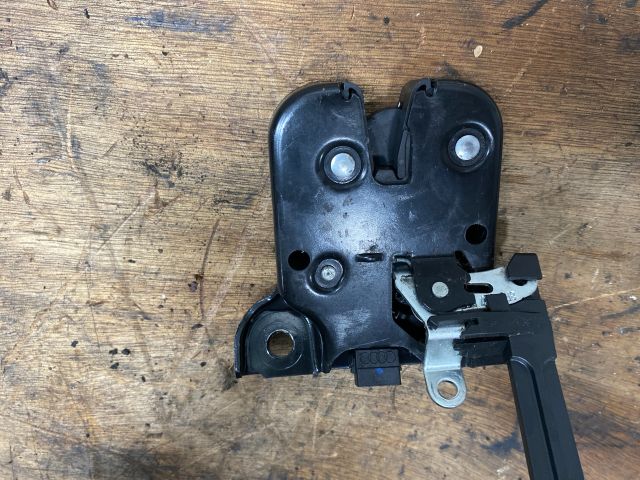 bontott AUDI A3 Csomagtérajtó Zárszerkezet