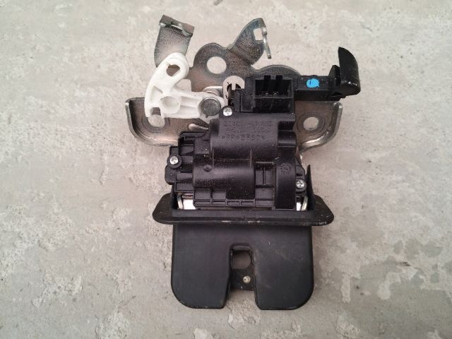 bontott AUDI A3 Csomagtérajtó Zárszerkezet