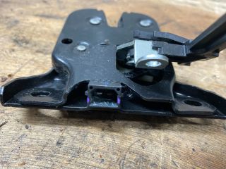 bontott AUDI A3 Csomagtérajtó Zárszerkezet