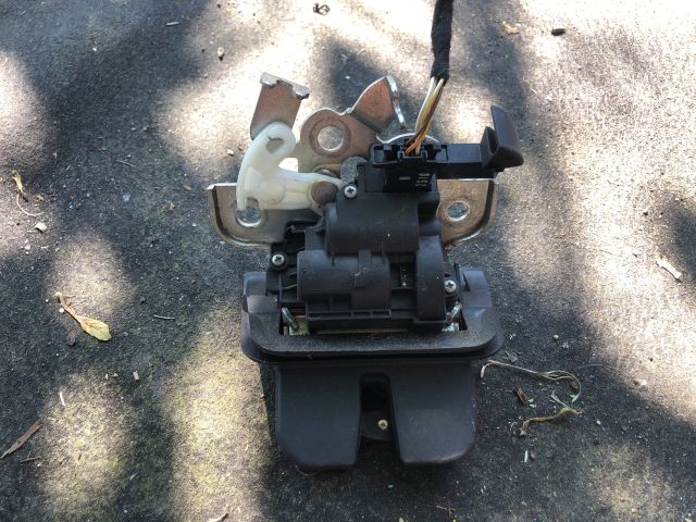 bontott AUDI A3 Csomagtérajtó Zárszerkezet