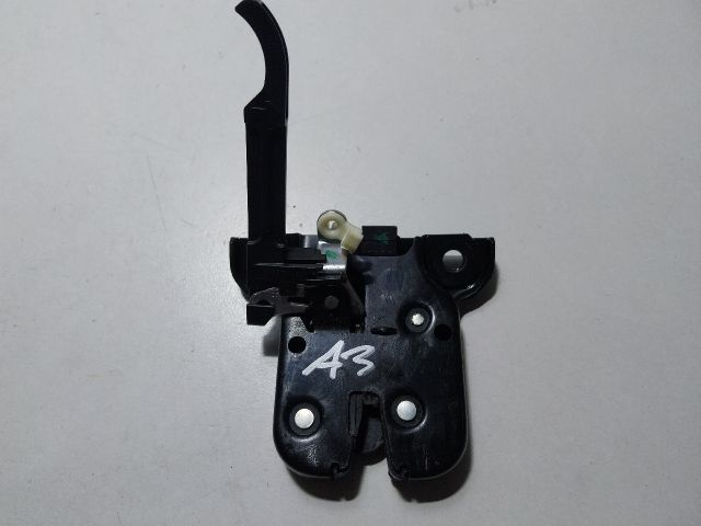 bontott AUDI A3 Csomagtérajtó Zárszerkezet