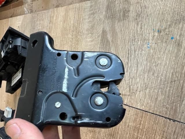 bontott AUDI A3 Csomagtérajtó Zárszerkezet