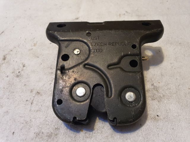 bontott AUDI A3 Csomagtérajtó Zárszerkezet