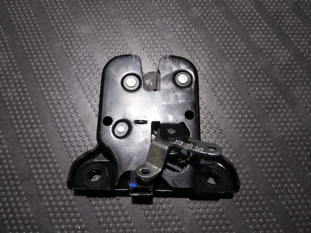 bontott AUDI A3 Csomagtérajtó Zárszerkezet