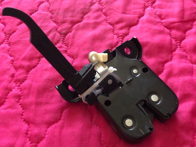 bontott AUDI A3 Csomagtérajtó Zárszerkezet