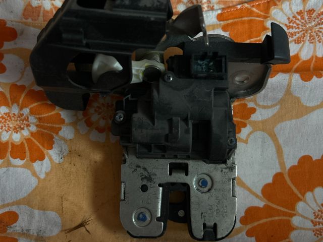 bontott AUDI A3 Csomagtérajtó Zárszerkezet