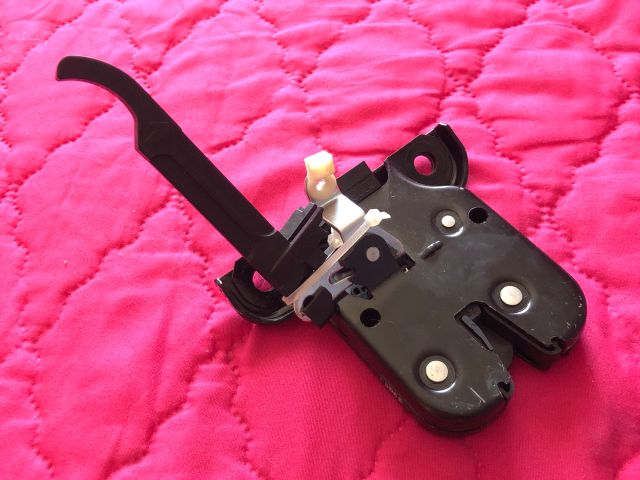 bontott AUDI A3 Csomagtérajtó Zárszerkezet