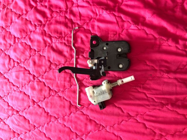 bontott AUDI A3 Csomagtérajtó Zárszerkezet