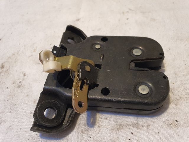 bontott AUDI A3 Csomagtérajtó Zárszerkezet