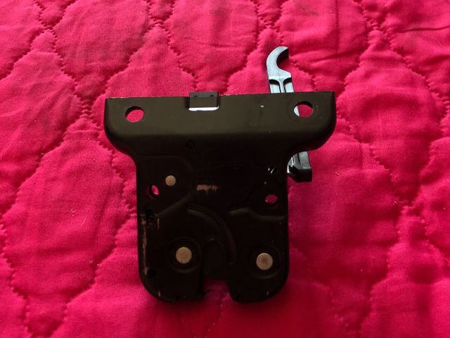 bontott AUDI A3 Csomagtérajtó Zárszerkezet