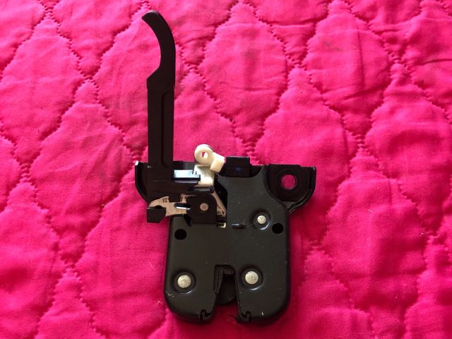 bontott AUDI A3 Csomagtérajtó Zárszerkezet