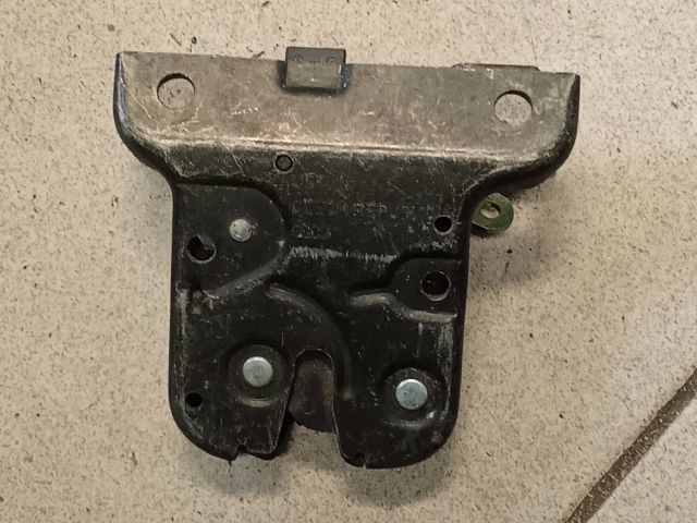 bontott AUDI A3 Csomagtérajtó Zárszerkezet