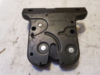 bontott AUDI A3 Csomagtérajtó Zárszerkezet