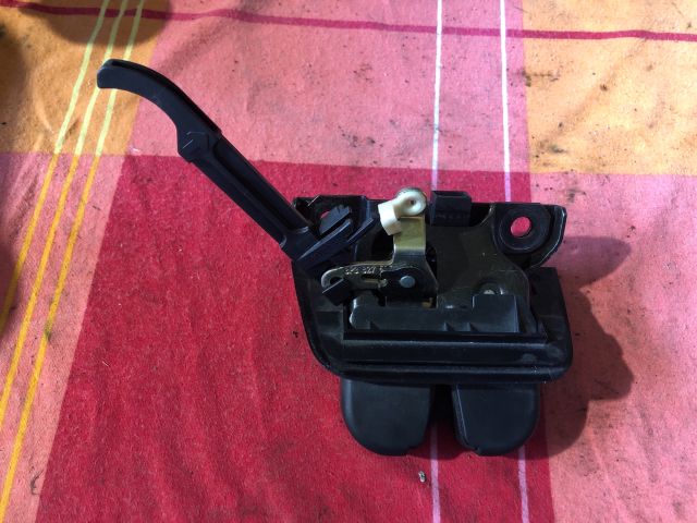 bontott AUDI A3 Csomagtérajtó Zárszerkezet