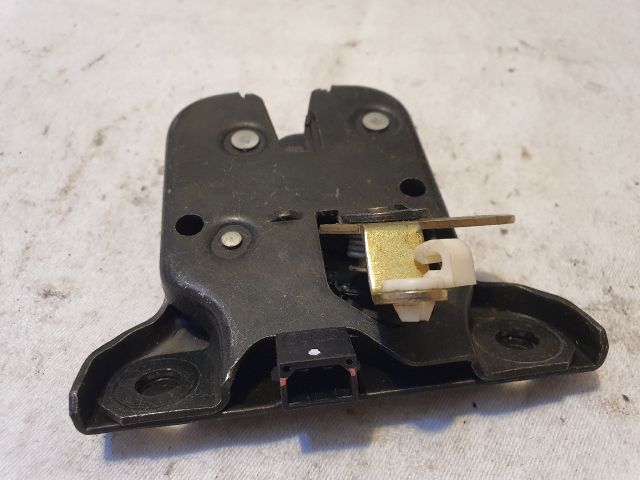 bontott AUDI A3 Csomagtérajtó Zárszerkezet