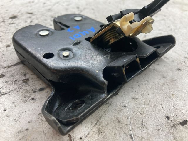 bontott AUDI A3 Csomagtérajtó Zárszerkezet