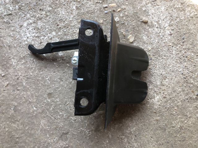 bontott AUDI A3 Csomagtérajtó Zárszerkezet