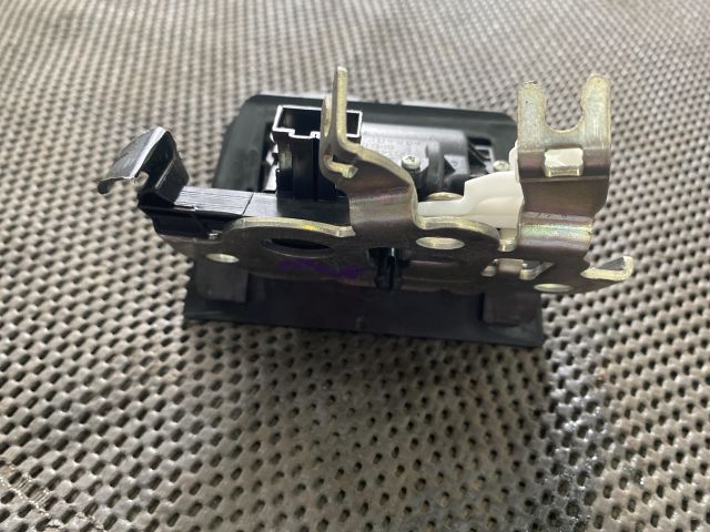 bontott AUDI A3 Csomagtérajtó Zárszerkezet