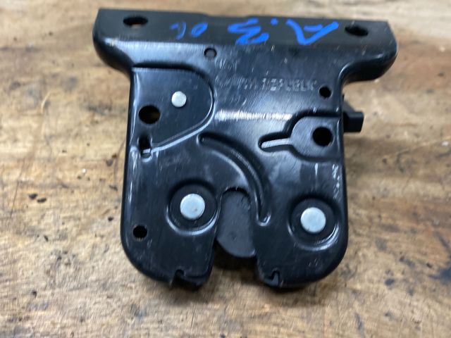 bontott AUDI A3 Csomagtérajtó Zárszerkezet