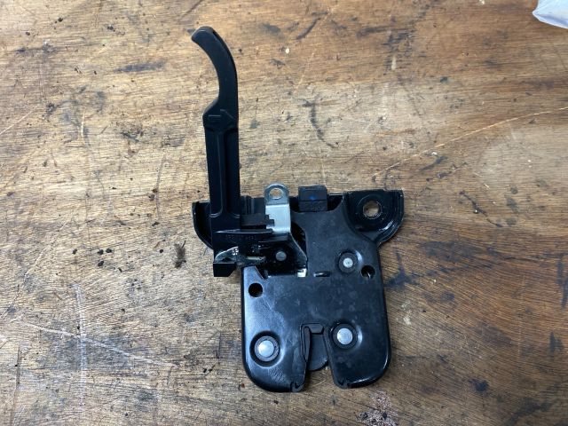 bontott AUDI A3 Csomagtérajtó Zárszerkezet