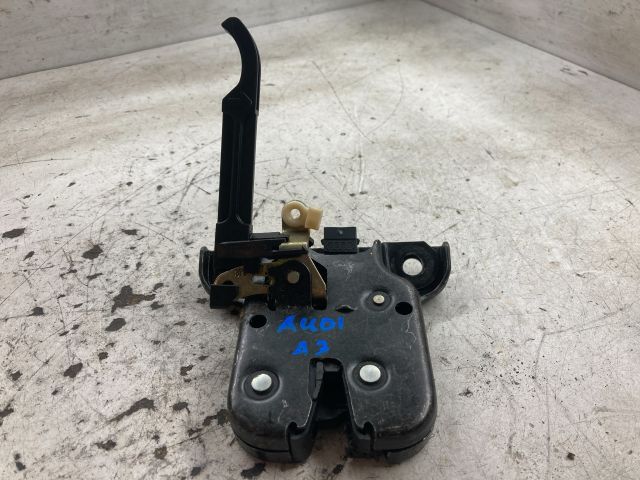 bontott AUDI A3 Csomagtérajtó Zárszerkezet