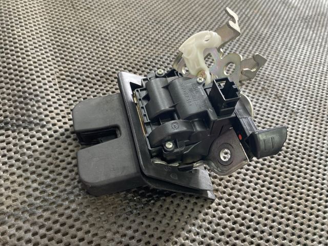 bontott AUDI A3 Csomagtérajtó Zárszerkezet