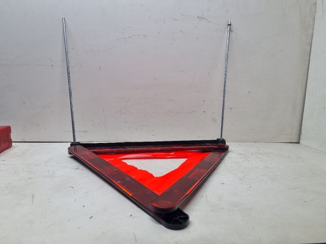 bontott AUDI A3 Elakadásjelző Háromszög