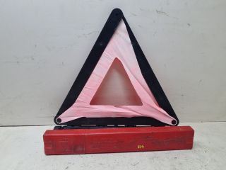 bontott AUDI A3 Elakadásjelző Háromszög