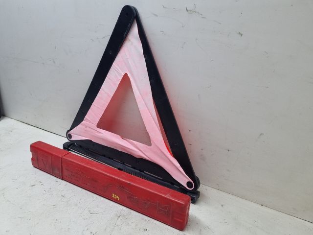 bontott AUDI A3 Elakadásjelző Háromszög