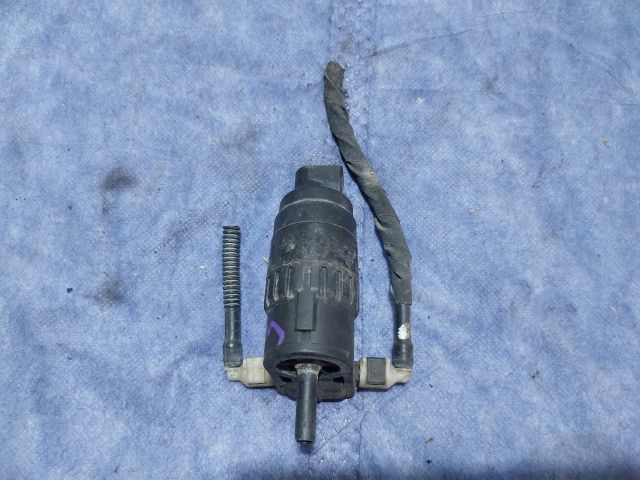 bontott AUDI A3 Első Ablakmosó Szivattyú