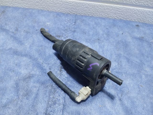 bontott AUDI A3 Első Ablakmosó Szivattyú