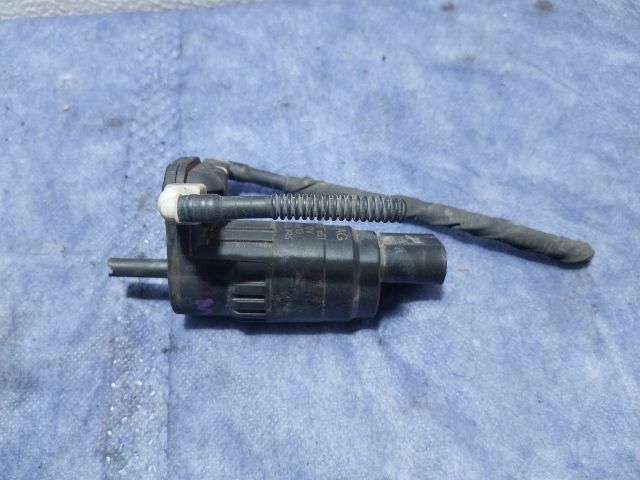 bontott AUDI A3 Első Ablakmosó Szivattyú