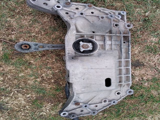 bontott AUDI A3 Első Bölcső