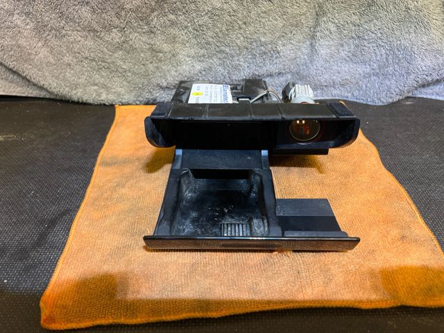 bontott AUDI A3 Első Hamutartó