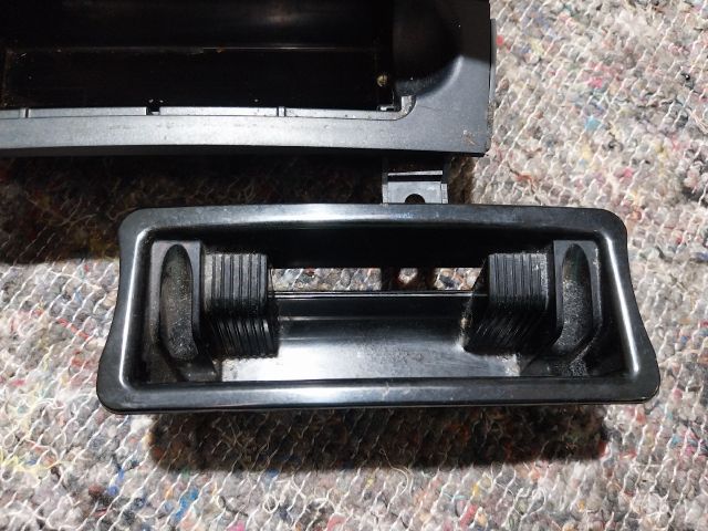 bontott AUDI A3 Első Hamutartó