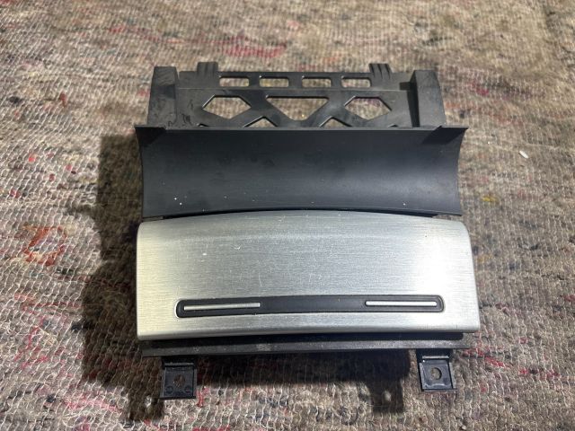 bontott AUDI A3 Első Hamutartó