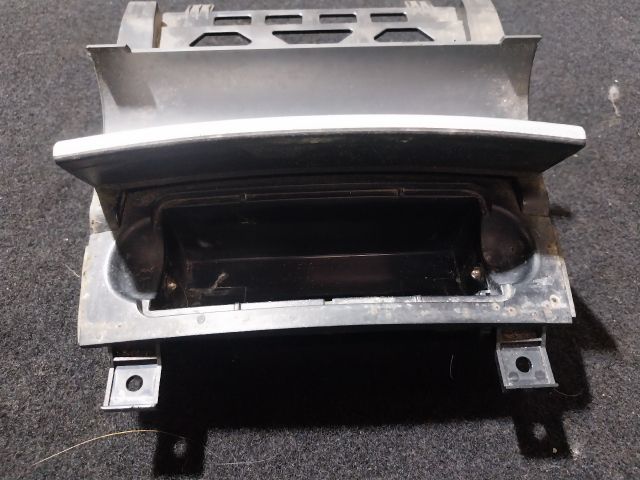 bontott AUDI A3 Első Hamutartó