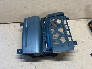 bontott AUDI A3 Első Hamutartó