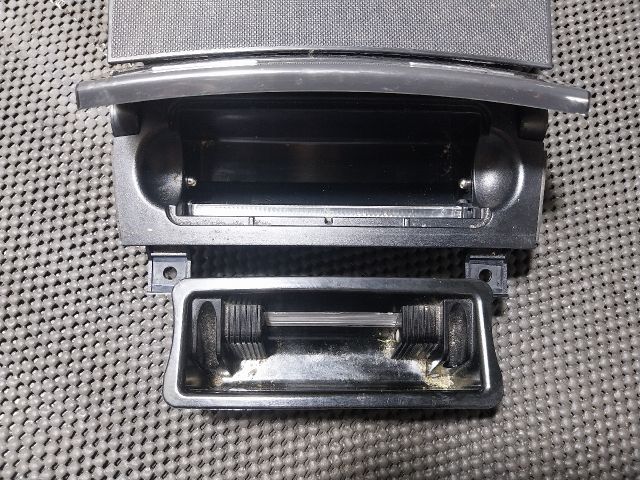 bontott AUDI A3 Első Hamutartó