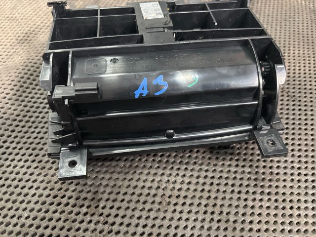 bontott AUDI A3 Első Hamutartó