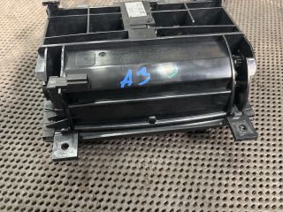 bontott AUDI A3 Első Hamutartó