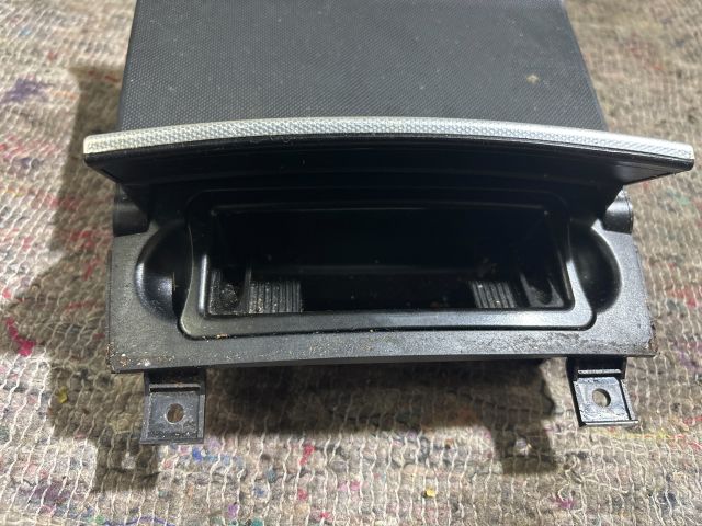 bontott AUDI A3 Első Hamutartó