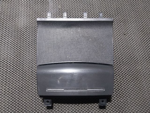 bontott AUDI A3 Első Hamutartó