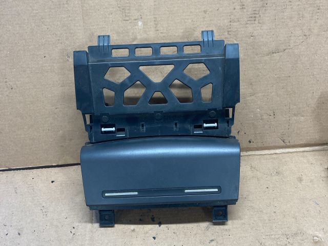 bontott AUDI A3 Első Hamutartó