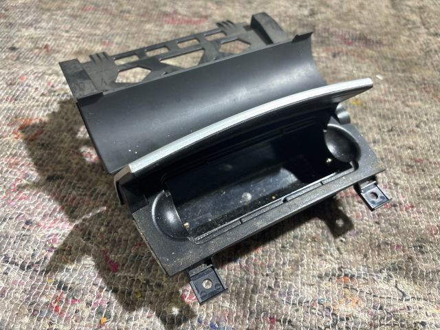 bontott AUDI A3 Első Hamutartó