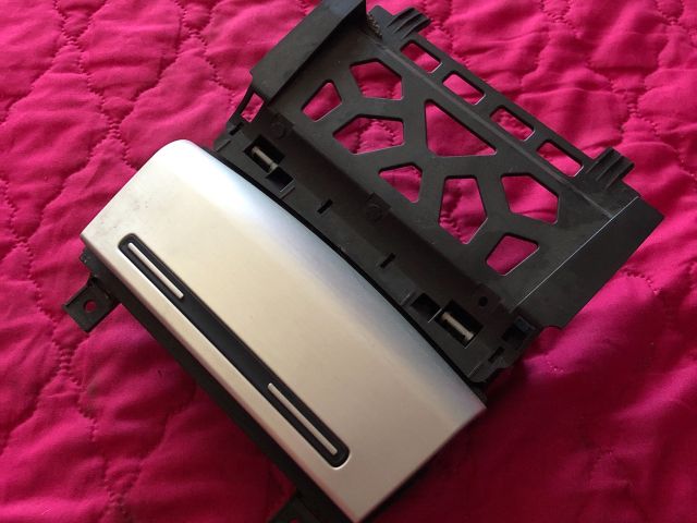 bontott AUDI A3 Első Hamutartó