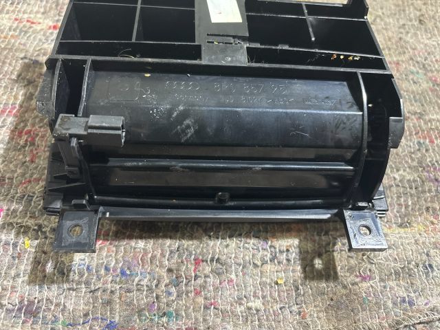 bontott AUDI A3 Első Hamutartó